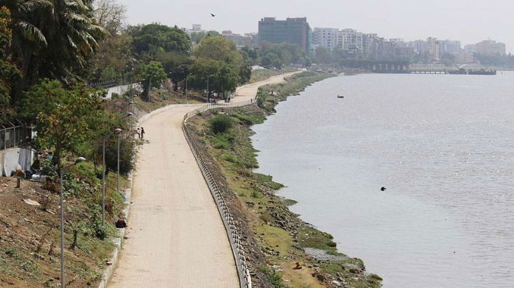 Stroll Along the Tapi Riverfront 