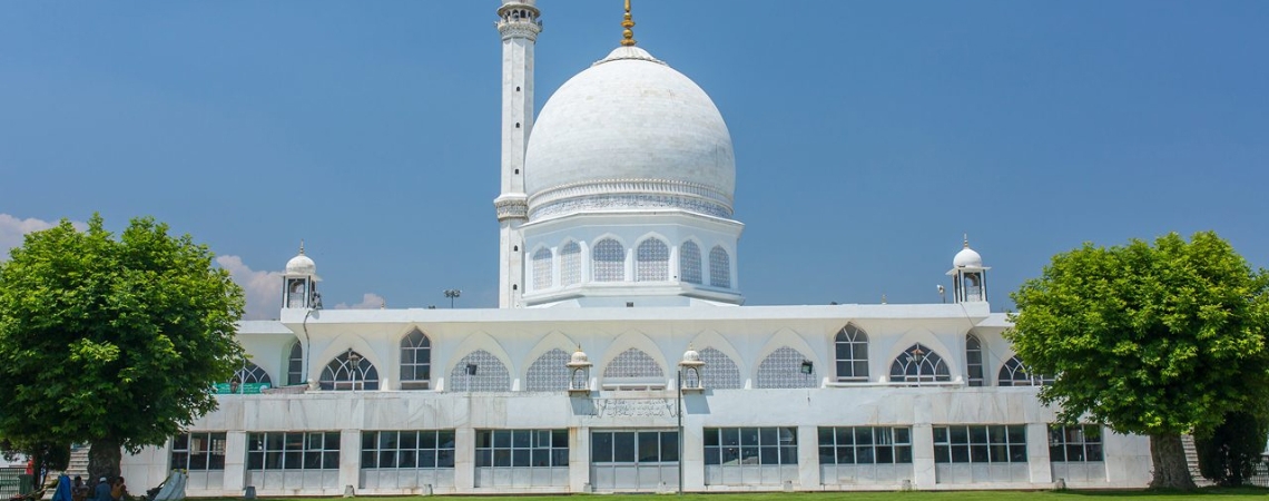 Visit the Famous Hazratbal Shrine