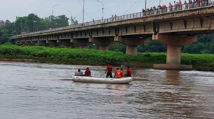 Stroll Along Arpa Riverfront