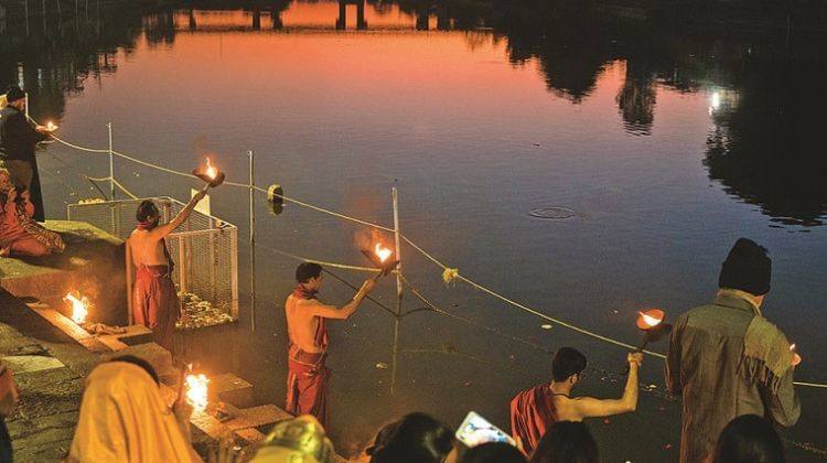 Ram Ghat and Enjoy the Evening Aarti