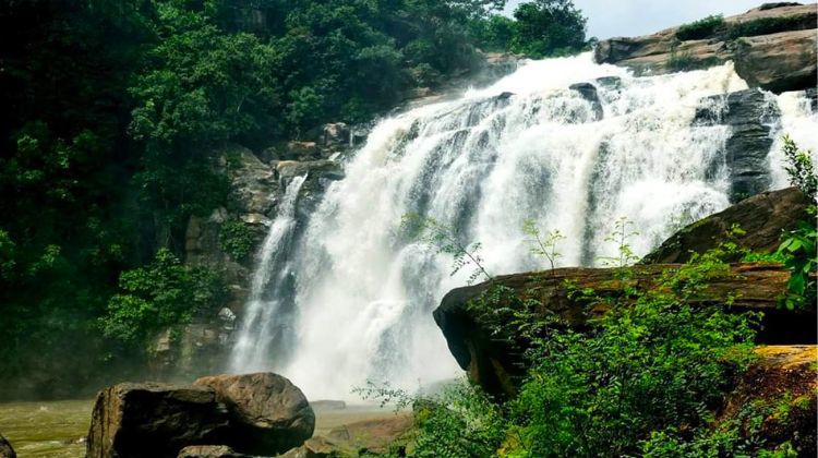trek-to-jonha-falls-for-a-monsoon-escape