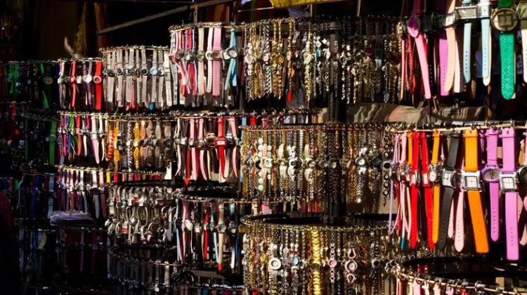 Street Shopping at Hong Kong Lane – Bargain Lover’s Paradise