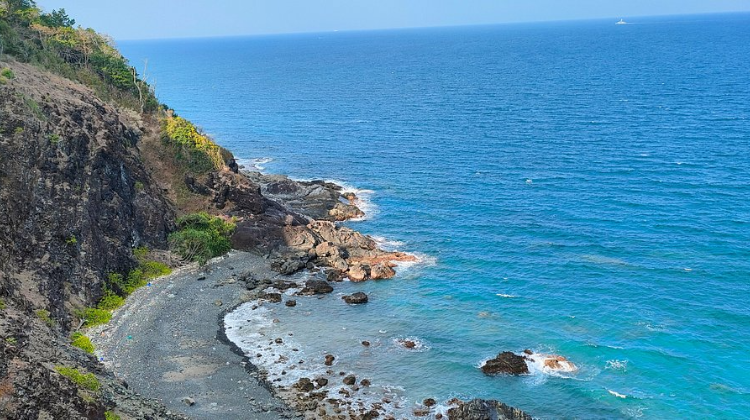Trek to Mundapahad Beach