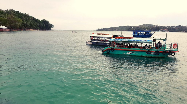 Take the Budget Ferry to Ross Island