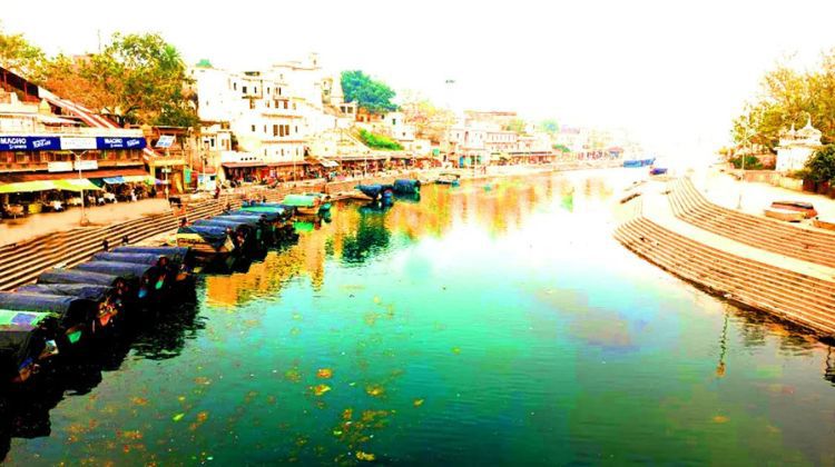 Visit the Sacred Ram Ghat at Chitrakoot