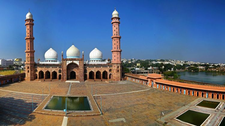 Peace at Taj-ul-Masajid