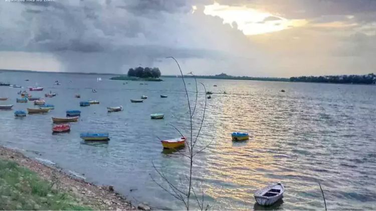 Stroll by the Upper Lake