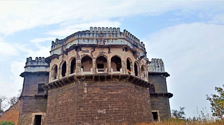 Visit the Historic Daulatabad Fort