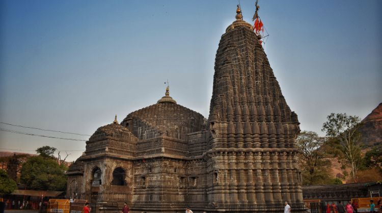 Visit Trimbakeshwar Temple – One of the 12 Jyotirlingas