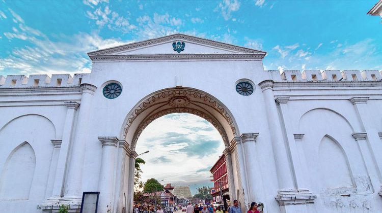 Take a Self-Guided Walking Tour of Fort Area