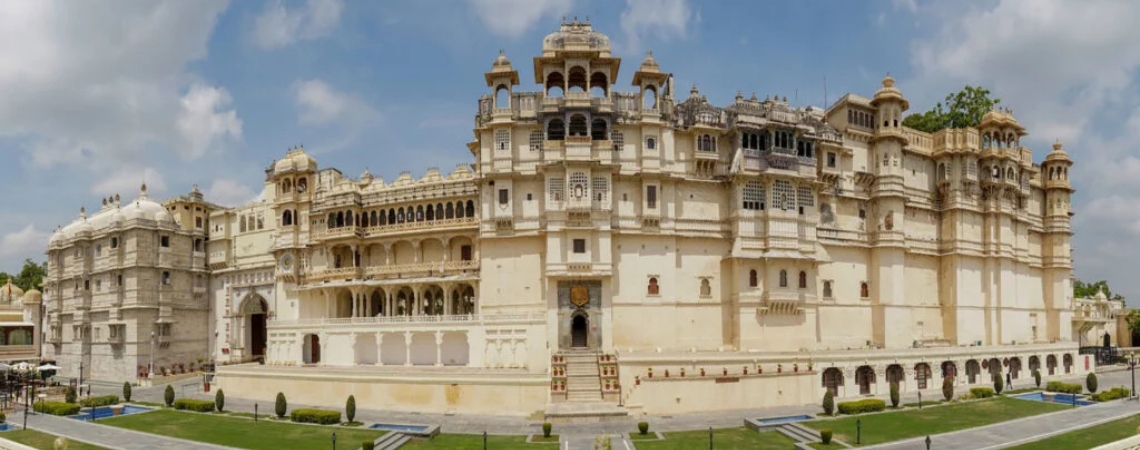 Explore the Grand City Palace